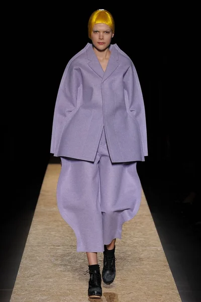Look 3
